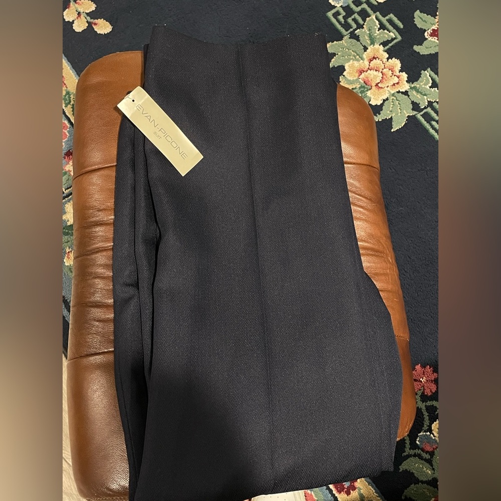 Brand: Evan-Picone
Size: 16
Color: Black